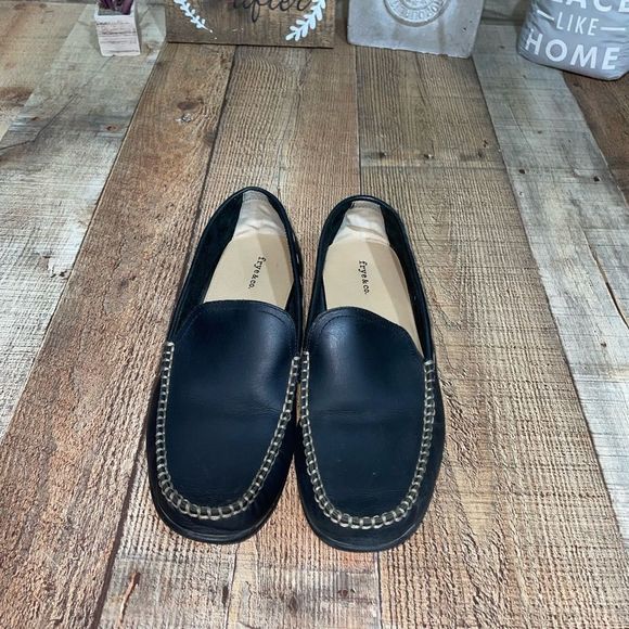 FRYE AND CO. Other - Frye Leather Slip On Venetian Loafer Black 9.5